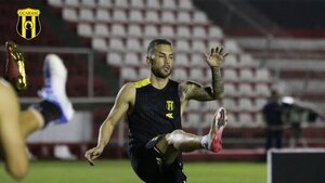 Luis Fariña continúa y apuntan a un delantero