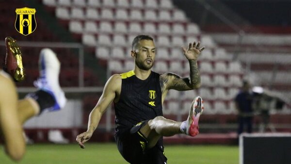 Luis Fariña continúa y apuntan a un delantero