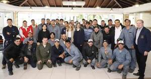 Certifican a trabajadores que prestan servicios en un club de Surubi’i