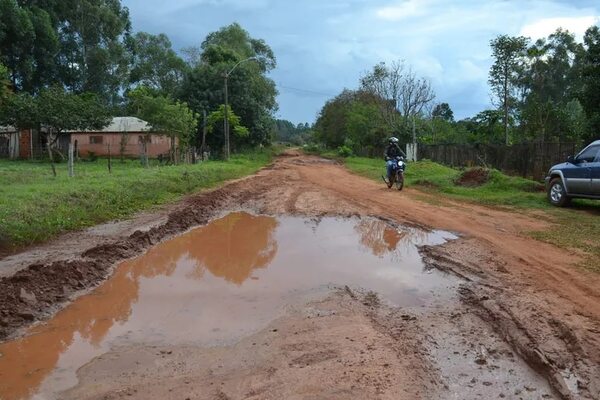 Vecinos solicitan arreglo de calles por donde circulan volquetes de empresa constructora - Nacionales - ABC Color