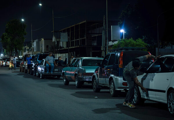 La escasez de gasolina en Venezuela, una crisis convertida en rutina - MarketData