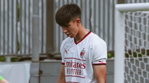 ¡Hizo viajar a sus rivales! El golazo de la promesa paraguaya del Milan fue nominado a....
