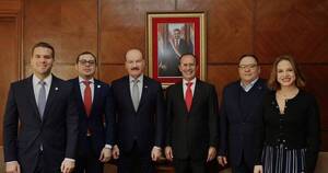 La Nación / Óscar González ya inició el proceso de transición en el Ministerio de Defensa