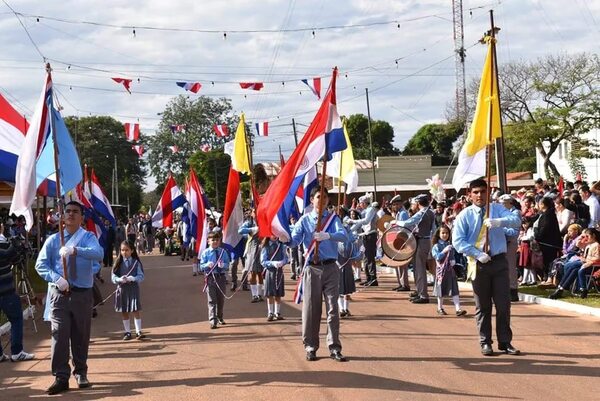 Colorido desfile en Itacurubí del Rosario por su aniversario - Nacionales - ABC Color