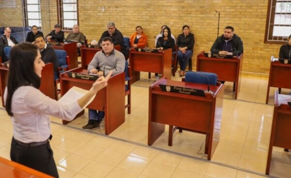 Capacitan sobre salud mental y emocional en la Junta Municipal