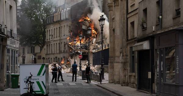 La Nación / Explosión en barrio histórico de París deja 29 heridos y 2 desaparecidos