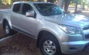 Asaltan vivienda y huyen con camioneta y celulares