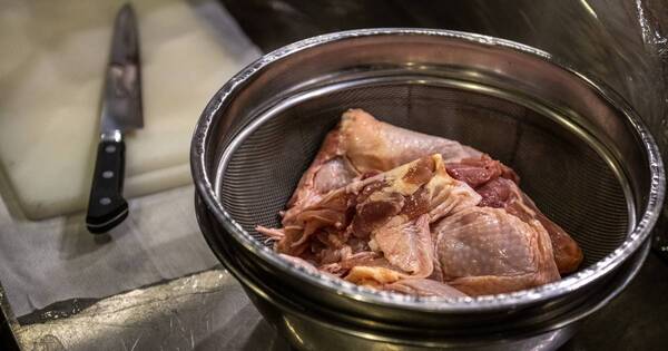 La Nación / EE. UU. autoriza la venta de carne de pollo creada en laboratorio