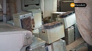 Diario HOY | Dos sospechosos detenidos con 22 máquinas productoras de monedas virtuales