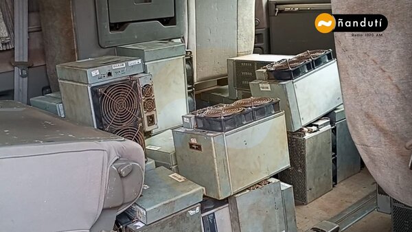 Diario HOY | Dos sospechosos detenidos con 22 máquinas productoras de monedas virtuales