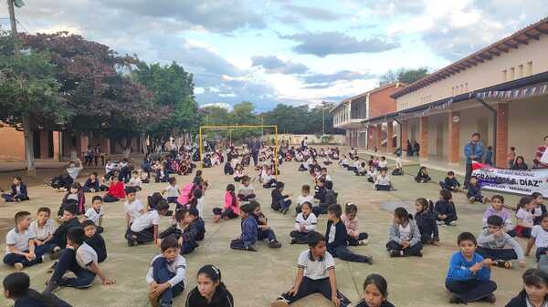 Padres y alumnos de la Escuela Gral. Díaz reclaman rubros
