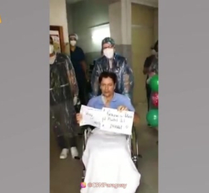Homenajeó a los médicos que lo salvaron - C9N