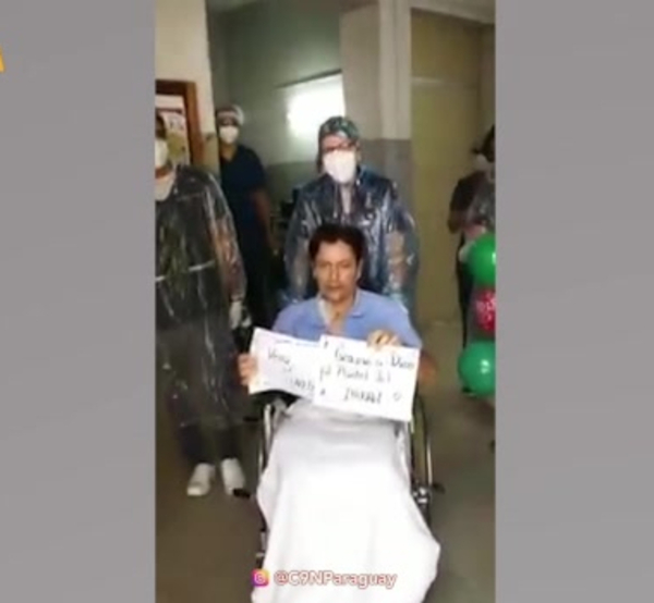 Homenajeó a los médicos que lo salvaron - C9N