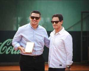 El Dr. Julio Ferrari recibe homenaje de la ITF - La Tribuna