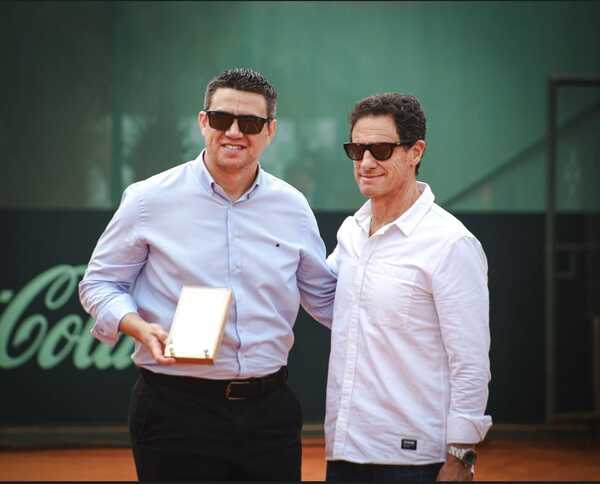 El Dr. Julio Ferrari recibe homenaje de la ITF - La Tribuna