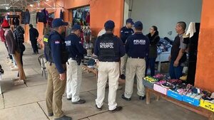 Allanan locales comerciales en Concepción y requisan productos presumiblemente falsificados - Policiales - ABC Color