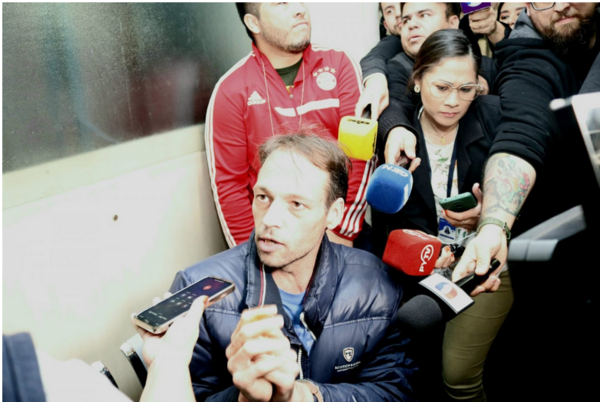 (VIDEO) El alemán, Kolbert Philipp, he’i que buscan “silenciarlo” por un caso de robo de identidad