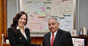 La Nación / Claudia Centurión oficializó el inicio de transición en el MOPC