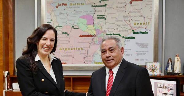 La Nación / Claudia Centurión oficializó el inicio de transición en el MOPC