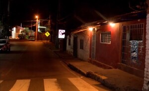 Joven con prisión domiciliaria realizaba asaltos en paradas de buses - trece