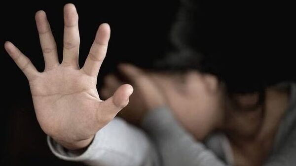Joven habría abusado de su hija de 6 años