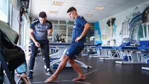 Luis Suárez puede necesitar una prótesis en la rodilla