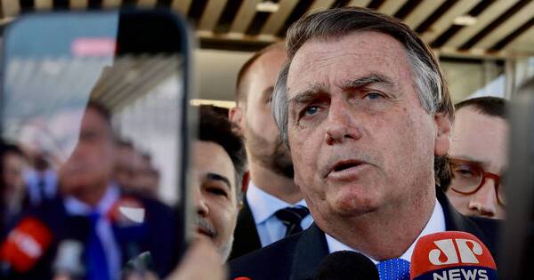 La Nación / Inicia juicio que puede dejar inelegible a Bolsonaro en Brasil