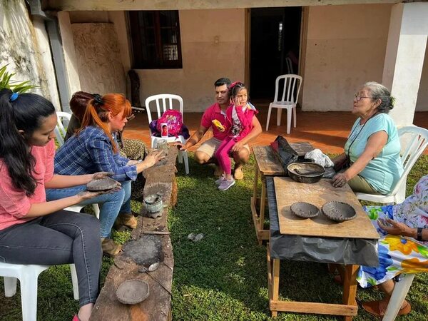 Tesoro Vivo Nacional impulsa elaboración ancestral de cerámica en Yaguarón - Cultura - ABC Color