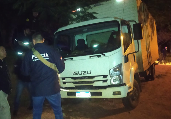 Piratas del asfalto roban camión transportador en Caaguazú - Noticiero Paraguay