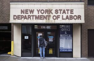 Los subsidios por desempleo en EEUU siguen en el nivel más alto desde octubre de 2021 - .::Agencia IP::.