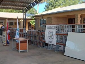 Instituciones educativas de Fuerte Olimpo reciben mobiliario - Noticias del Chaco - ABC Color