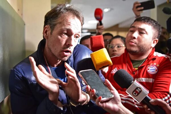 El incidente que causó el alemán en el aeropuerto antes de ir a la embajada - Nacionales - ABC Color