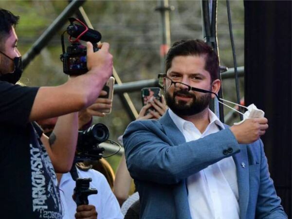 CHILE: Boric "revive" la pandemia para luchar contra su mala imagen - Informatepy.com