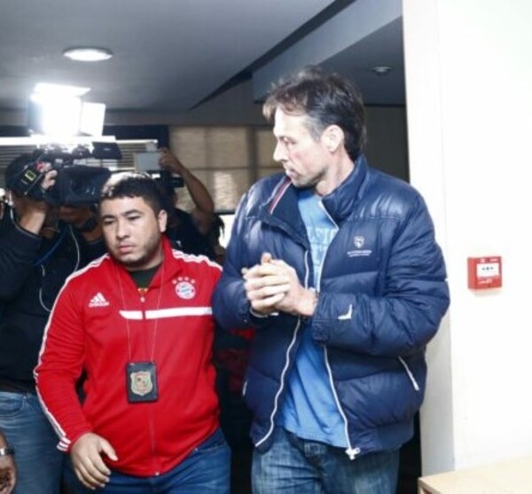 Imputan por tenencia de drogas a alemán que intentó ingresar a la embajada de EEUU - El Independiente