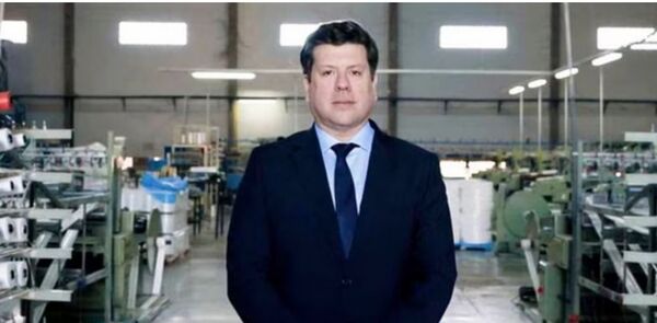 Santiago Pe帽a designa a Javier Gim茅nez como nuevo ministro de Industria y Comercio - Revista PLUS