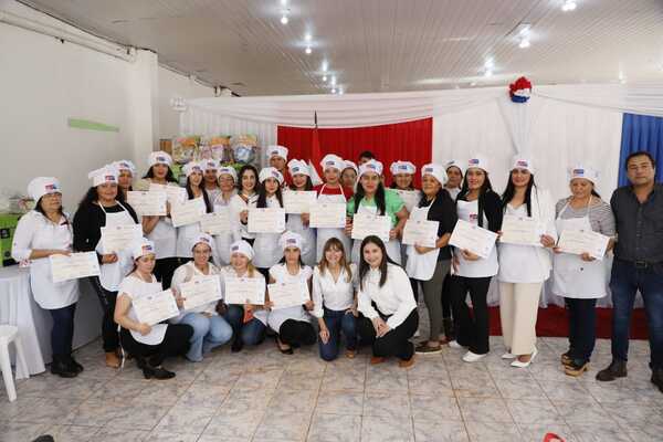 Certifican y entregan kits de herramientas a egresados de varios cursos en Concepción - .::Agencia IP::.