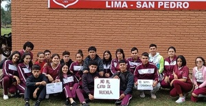 Estudiantes realizan sentata por la paz, pidiendo diálogo con el MEC