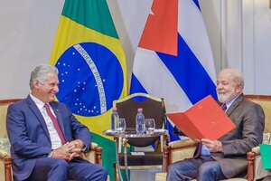 Lula se reúne con dictador cubano en Francia