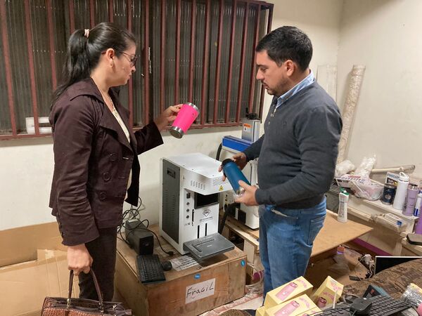 Incautan gran cantidad de productos falsificados de la marca Stanley y máquinas para sublimación