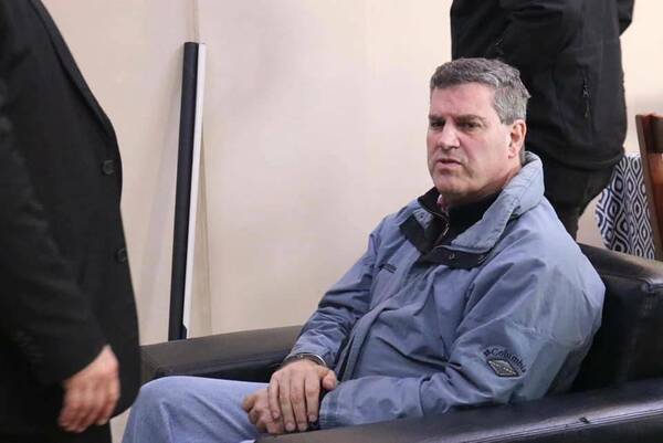 Envían a su casa a exbanquero José Peirano