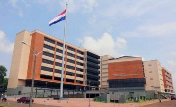 Condenan a 5 años de prisión a dos hombres que asaltaron a transeúnte