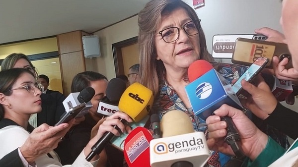 Blanca Ovelar: “Que los autoritarios guarden su autoritarismo”