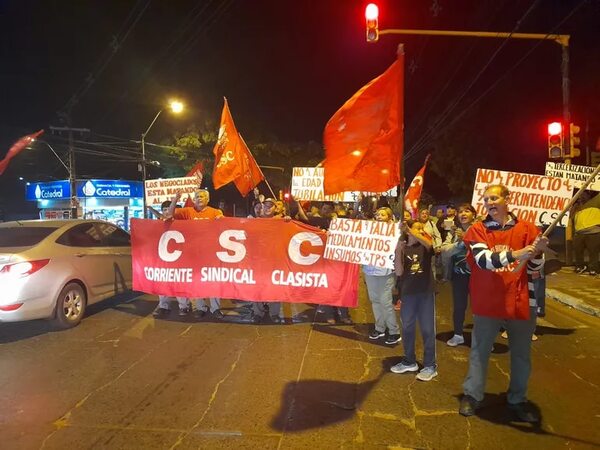 Jubilados y asegurados repudian mala administración del IPS - Nacionales - ABC Color