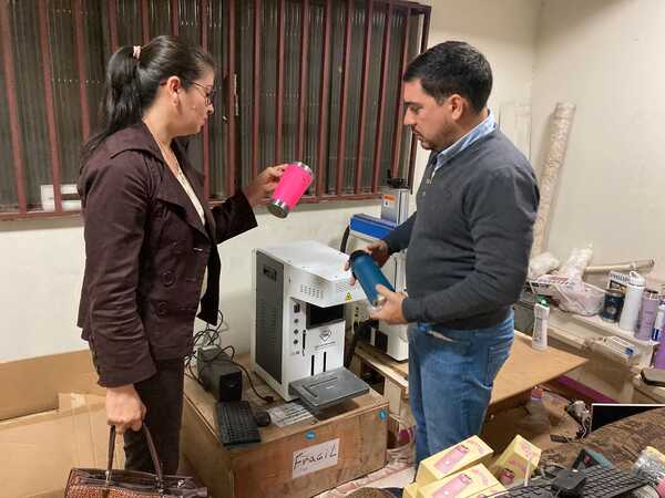 Diario HOY | Incautan productos falsificados y máquinas para sublimación en Ciudad del Este