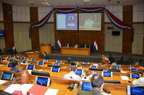 Senadores aprueban proyecto para simplificar trámites en organismos estatales y universidades
