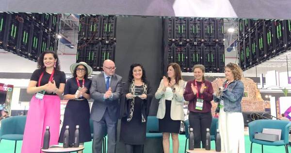 La Nación / Reconocen a ministra de Senatur como mujer líder en turismo de reuniones