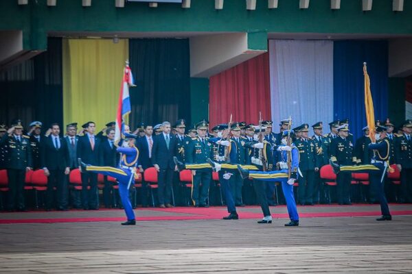 Mandatario presidió celebración del aniversario de la Academil