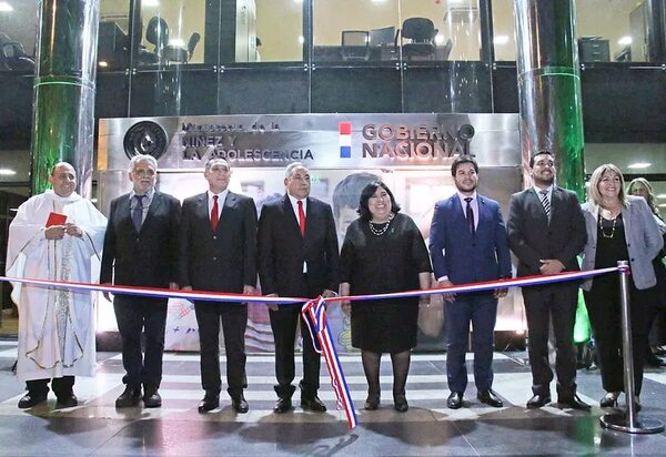Inauguran refaccionado edificio del exmultibanco donde funcionará el Ministerio de la Niñez - Economía - ABC Color