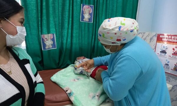 La vacuna hexavalente acelular llega para proteger a los niños de Paraguay contra 6 enfermedades