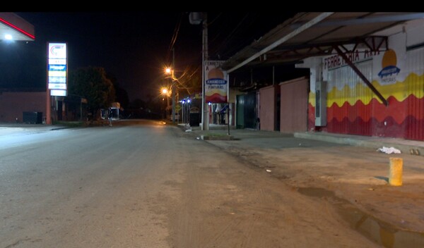 M.R.A: Joven ataca a dueño de ferretería con un machete que estaba en venta - trece